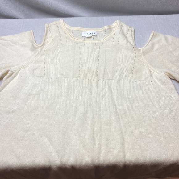 Velvet by Graham & Spencer cream colored cold shoulder wool/cashmere top sz med - Picture 3 of 6